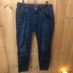 APT.9 Essentials Slim Capri Women Jeans.